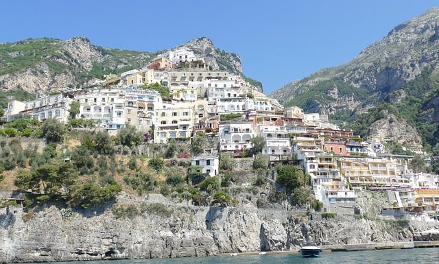 הארץ המבורכת – קמפניה, איטליה